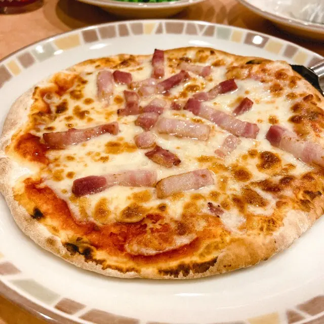 パンチェッタのピザ